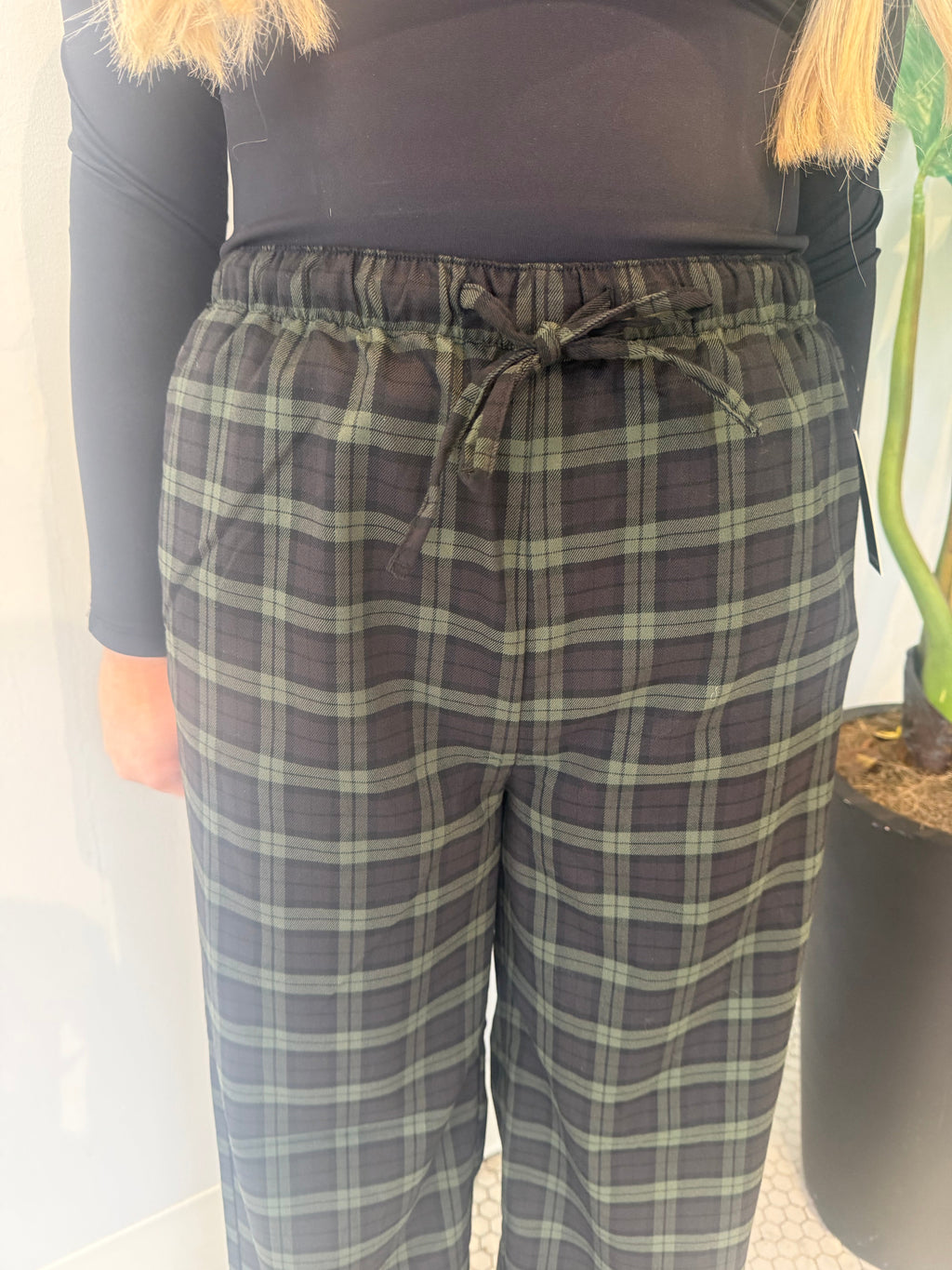 MERRY PLAID DRAWSTRING PANTS