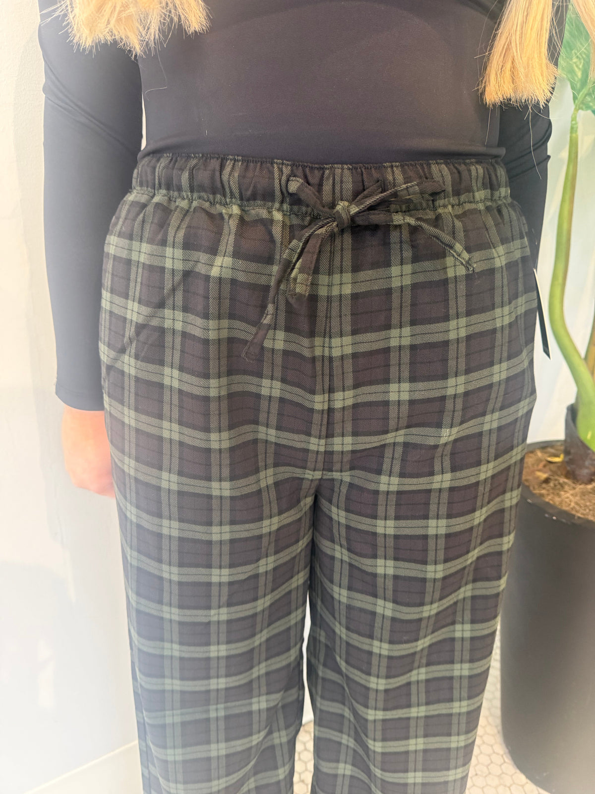 MERRY PLAID DRAWSTRING PANTS