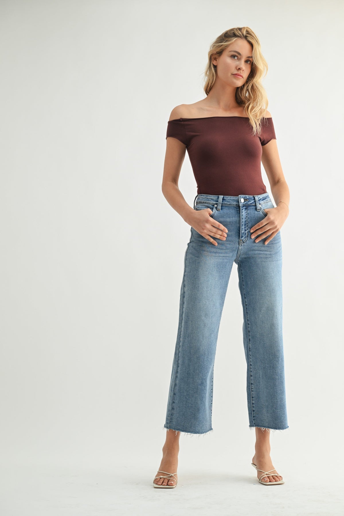 SLIM WIDE LEG MEDIUM WASH DENIM