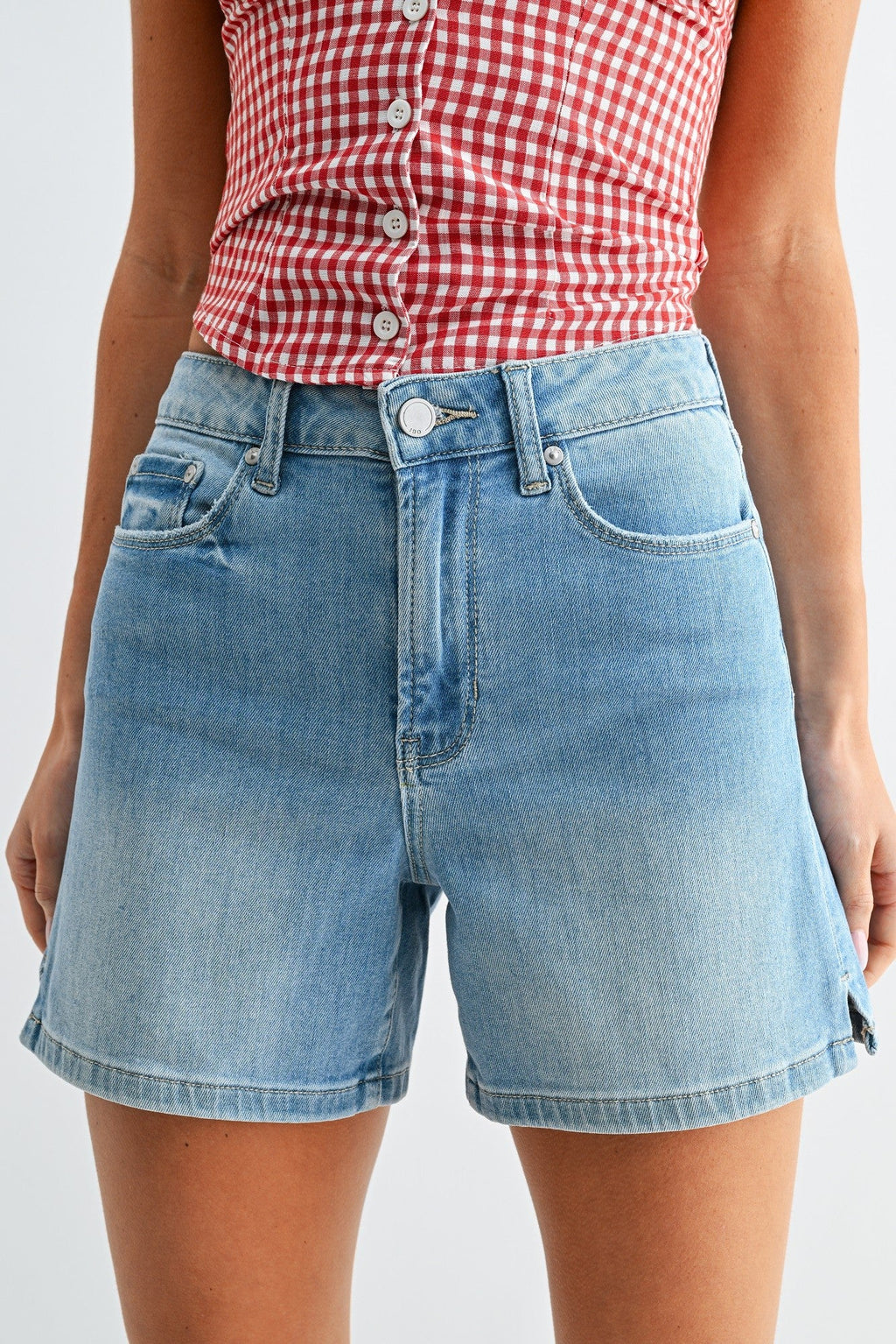 LIGHT DENIM SIDE SLIT SHORTS